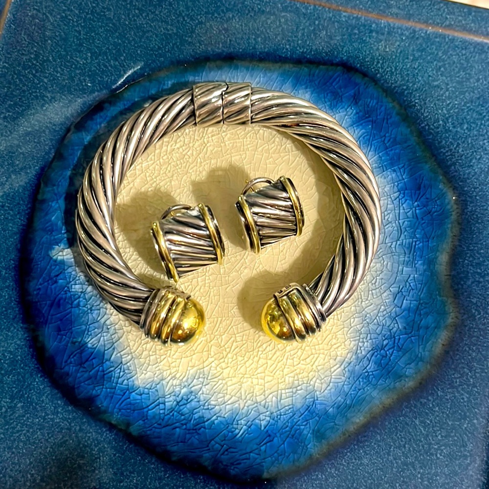 DAVID YURMAN bracelet and earrings. Silver and gold, beautiful.